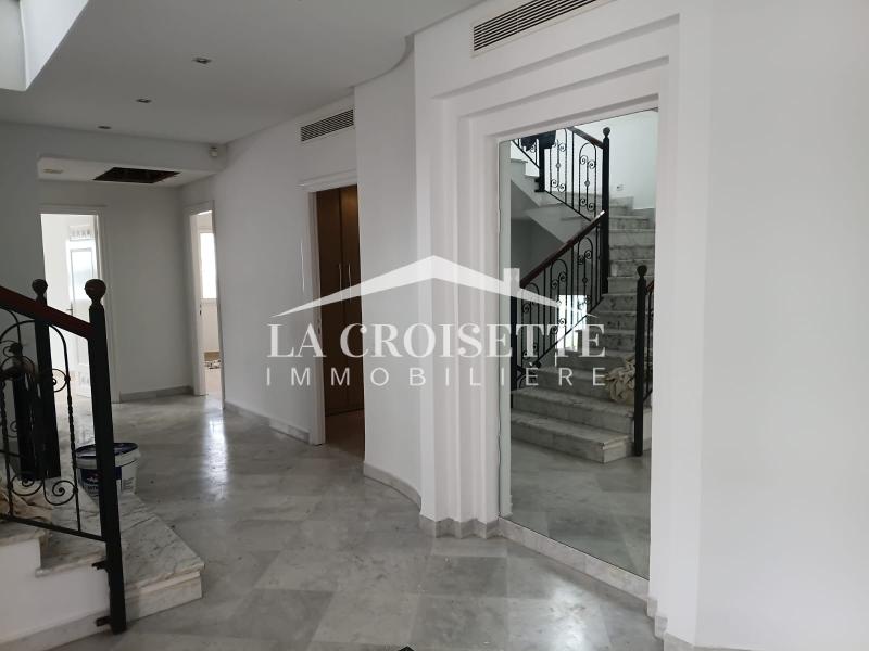 Villa S+6 avec piscine à La Marsa